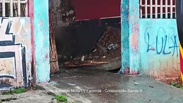 Moradores em situação de rua botam fogo em sofá, e incêndio destrói casa em Fazenda Rio Grande