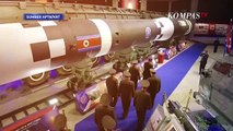 Kim Jong Un Saksikan Pameran Militer di Korut, Tank Misil hingga Roket Dipajang!