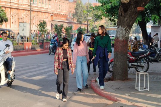 Rajasthan Weather : मौसम का मिजाज सर्द, गुलाबी नगर में सुबह-शाम सर्द हुआ मौसम