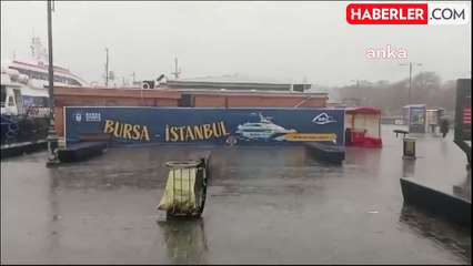 İstanbul'da Olumsuz Hava Şartları Deniz Ulaşımını Aksattı