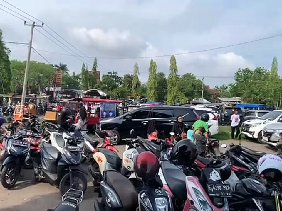 Pesta Rakyat di Akhir Masa Kampanye Pilkada Indramayu