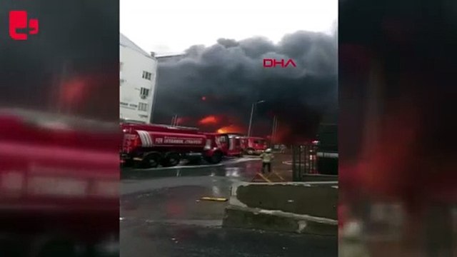 Beylikdüzü'ndeki fabrika yangınına müdahale sürüyor