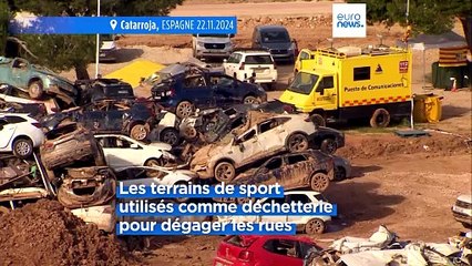 Un immense cimetière de voitures détruites après les inondations meurtrières en Espagne