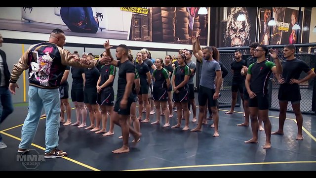 Après la série La cage qui cartonne sur Netflix, découvrez la MMA Academy sur M6+, une compétition intense où 28 combattants amateurs, hommes et femmes, s'affrontent pour réaliser leur rêve ultime !