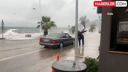 Bursa'da Fırtına Sahil Kenarını Vurdu, Caddeler Göle Döndü