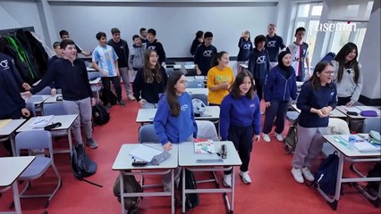 İsmail Öğretmene öğrencilerinden sürpriz kutlama!