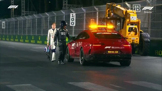 Colapinto sube al auto médico tras el choque en Las Vegas