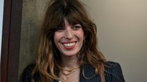 GALA VIDEO - Lou Doillon en famille à la campagne : rare cliché de son fils Laszlo et son compagnon Stéphane Manel