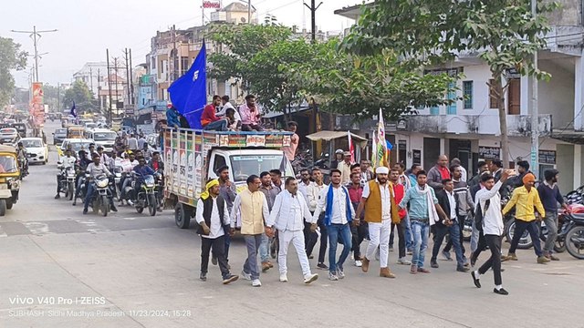 मांगों को लेकर सडक़ पर उतरे एसटी-एससी, ओबीसी संगठन, शहर में निकाली रैली
