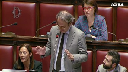 "Salva-Milano", Bonelli canta in Aula la Via Gluck di Celentano