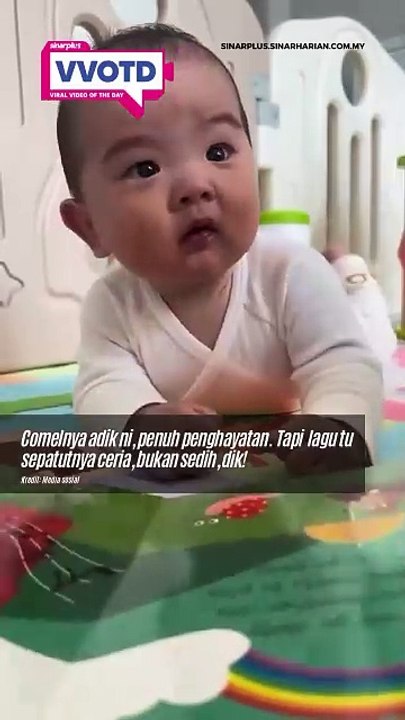 Comelnya si kecil ni, betul-betul menghayati lagu! Kalau para ibu nak tahu, muzik sebenarnya dapat membantu perkembangan minda bayi