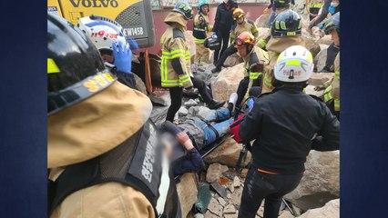 전남 여수 기초 공사하던 굴착기 넘어져 3명 다쳐 / YTN