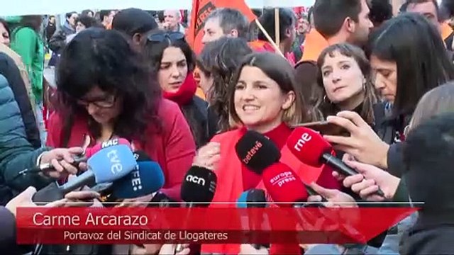 Miles de personas protestan en Barcelona para exigir la bajada de los alquileres