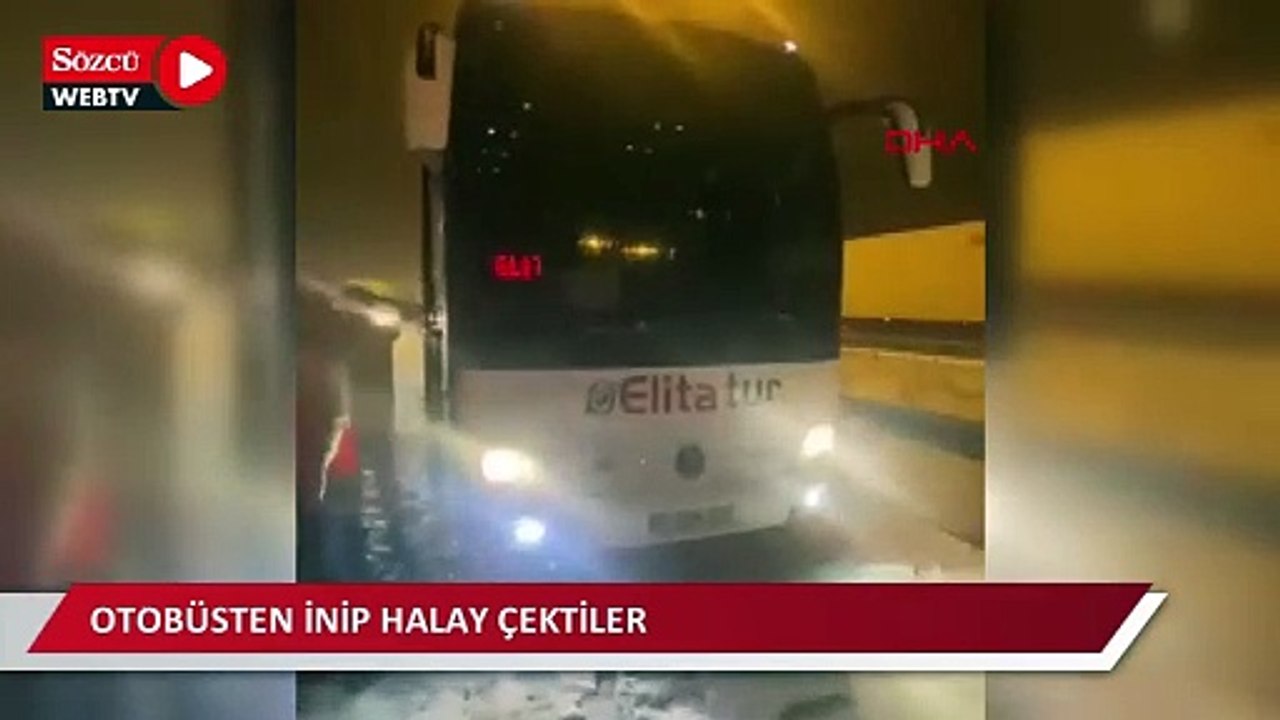 Bolu-Ankara yolunda mahsur kalan yolcular otobüslerinden inip halay çekti