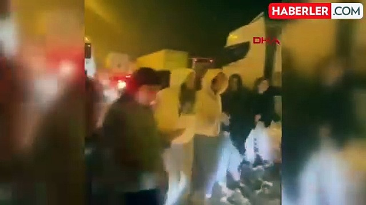 Yolda Kalan Yolcular Halay Çekti
