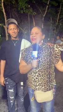 Fanáticos llenan de emoción el Pabellón de Voleibol en espera de Luis Fonsi