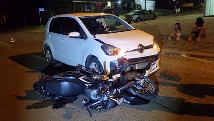 Motociclista fica ferido ao se envolver em acidente com Volkswagen Up! no Santa Felicidade