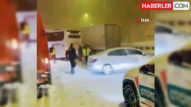 Bolu Dağı Tüneli İstanbul İstikametinde Zincirleme Kaza Sonucu Kapandı