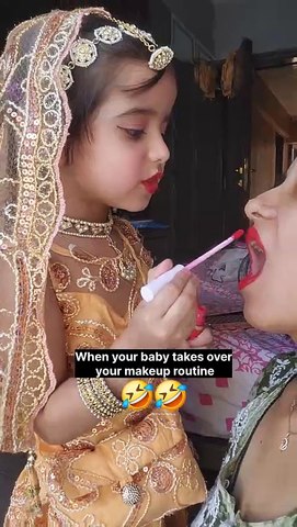 Little makeup artist 😆