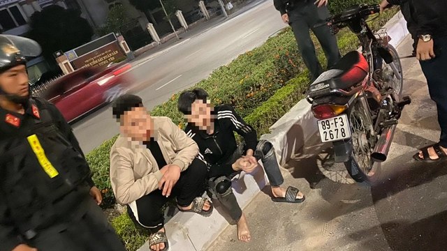 Hàng loạt quái xế tuổi teen tại Hưng Yên bị tóm gọn trong đêm khi đang tập trung đua xe | VTC Now