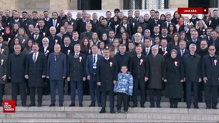Yusuf Tekin, 81 ilden gelen öğretmenlerle Anıtkabir'i ziyaret etti