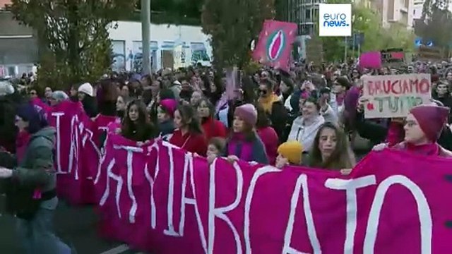 Milhares manifestaram-se em França e em Itália contra a violência contra as mulheres