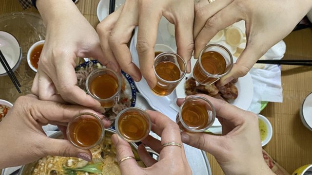 Cô gái trẻ nhập viện cấp cứu do uống quá nhiều rượu