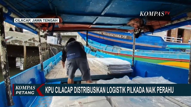 KPU Cilacap Distribusikan Logistik Pilkada ke Wilayah Terpencil dengan Perahu Nelayan