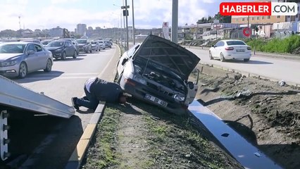 Otomobil Orta Refüje Çarpıp Kanala Düştü: 5 Yaralı