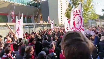 Calcio, la protesta dei tifosi del Torino contro la presidenza Cairo