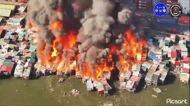Incendio en una barriada de la capital de Filipinas quema cientos de hogares