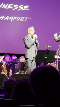 Video - Exclusif - Spectacle symphonique Aznavour Célébration - l'hommage officiel en clôture du centenaire de la naissance de C. Aznavour au palais des Congrès à Paris