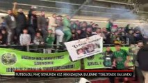 Futbolcu, maç sonunda kız arkadaşına evlenme teklifinde bulundu