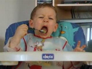 Pierre qui mange tout seul