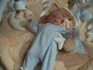 Boubou Loïc sur son tapis d'éveil