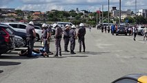 Estacionamento da Arena de Itaquera tem confusão entre torcedores e PMs; veja vídeo