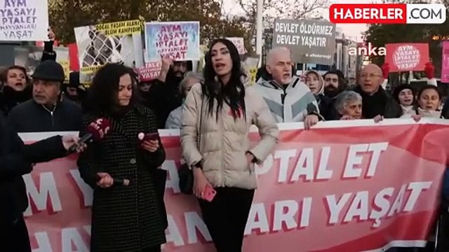 Hayvan Hakları Savunucuları AYM'ye Katliam Yasasının İptali İçin Eylem Düzenledi