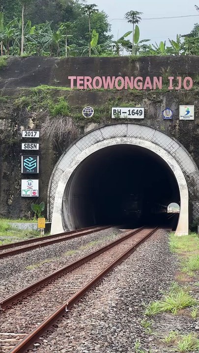 Keluar Dari Persembunyian 😂😂😁😁