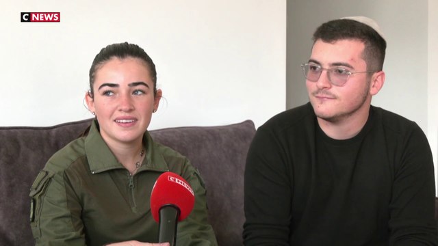 Israël : des jeunes réservistes de l'armée se marient malgré le conflit