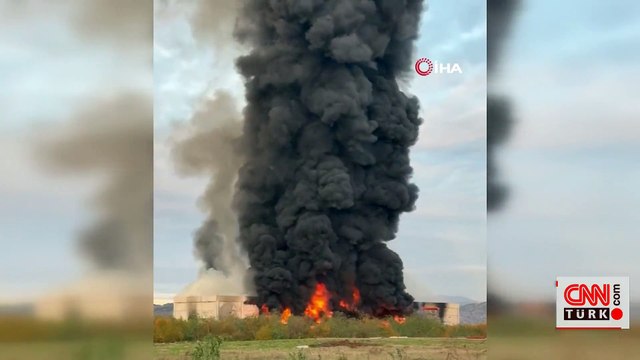 SON DAKİKA! İzmir'in Selçuk İlçesinde Fabrika Yangını: Kara Duman Gökyüzünü Kapladı | Yangın Haberleri...