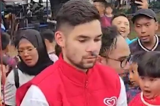 Menarik Perhatian Warga, Momen Sandy Walsh Mendadak jadi 'Penjual' Es Krim