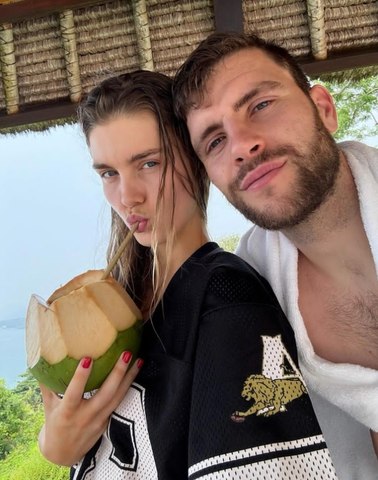 Momen Liburan Maarten Paes di Bali Bersama Sang Kekasih Luna Bijl