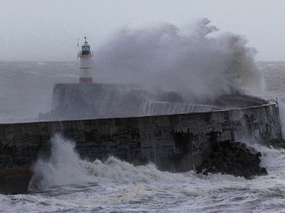 Sturmtief Bert sorgt für Chaos in Großbritannien und Irland