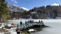 Sonbahar manzaralarının zirveye ulaştığı yer: Borçka Karagöl Tabiat Parkı