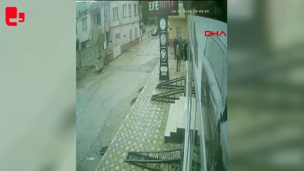 Fırtınanın devirdiği tabela faciaya neden oluyordu.