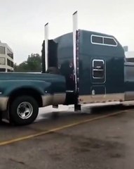 C'est un camion ou un pickup ???? Très bizarre