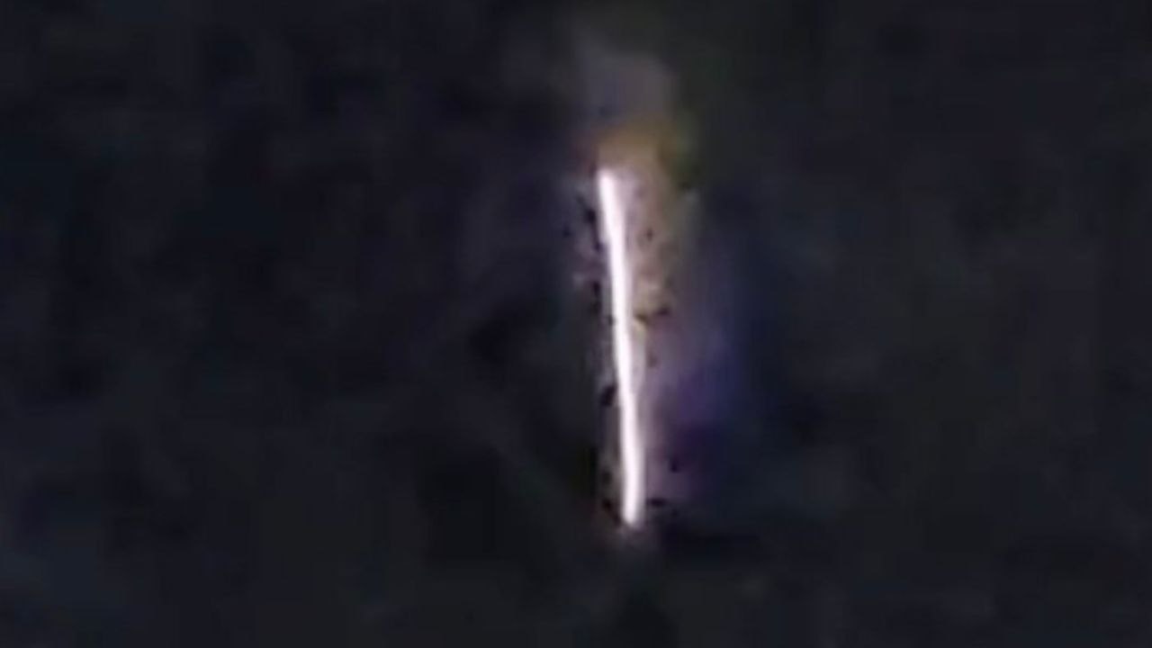 „Ich habe ein UFO über dem Haus meines Nachbarn schweben sehen“