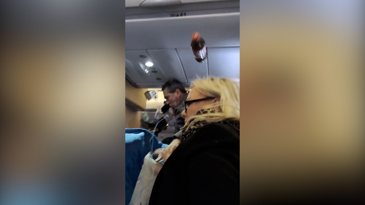 Passagiere nach schweren Turbulenzen auf Flug Stockholm-Miami gegen Decke geschleudert