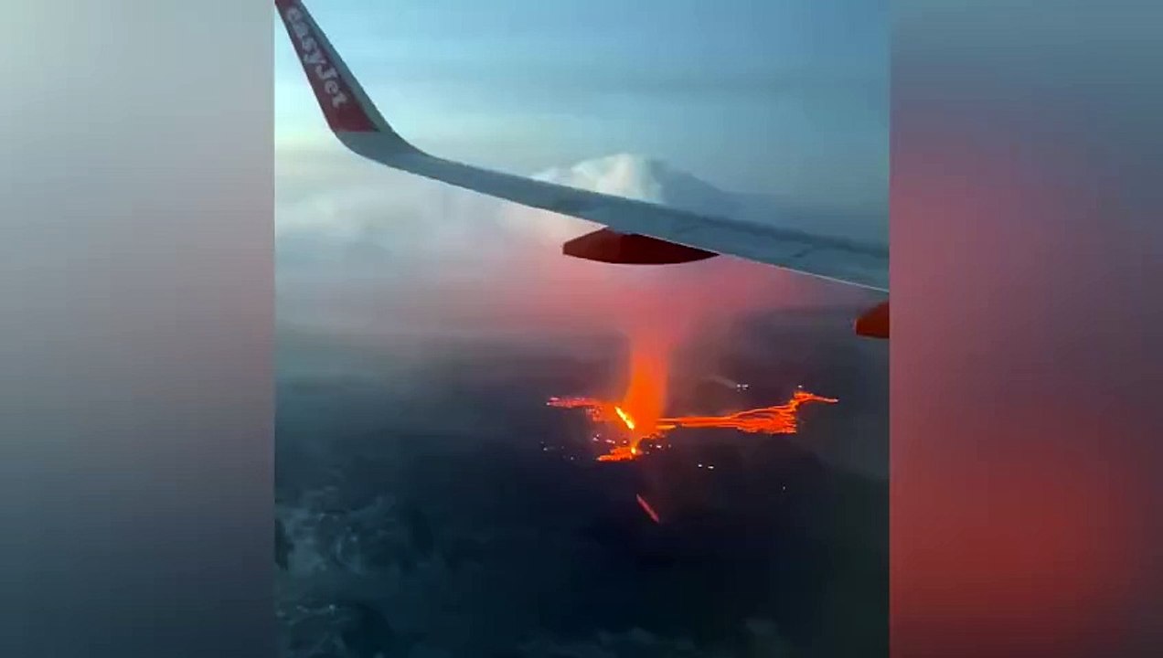Moment easyJet plane flies over erupting Iceland volcano