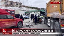 Eskişehir'de kamyonla otomobil kafa kafaya çarpıştı